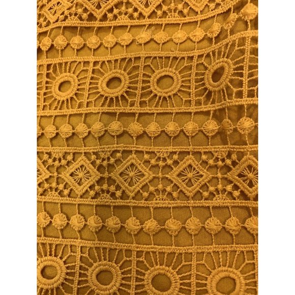 H & M Women’s Shorts With Lace Overlay Size Medium, Lined, Pull-on Gold - Picture 3 of 12